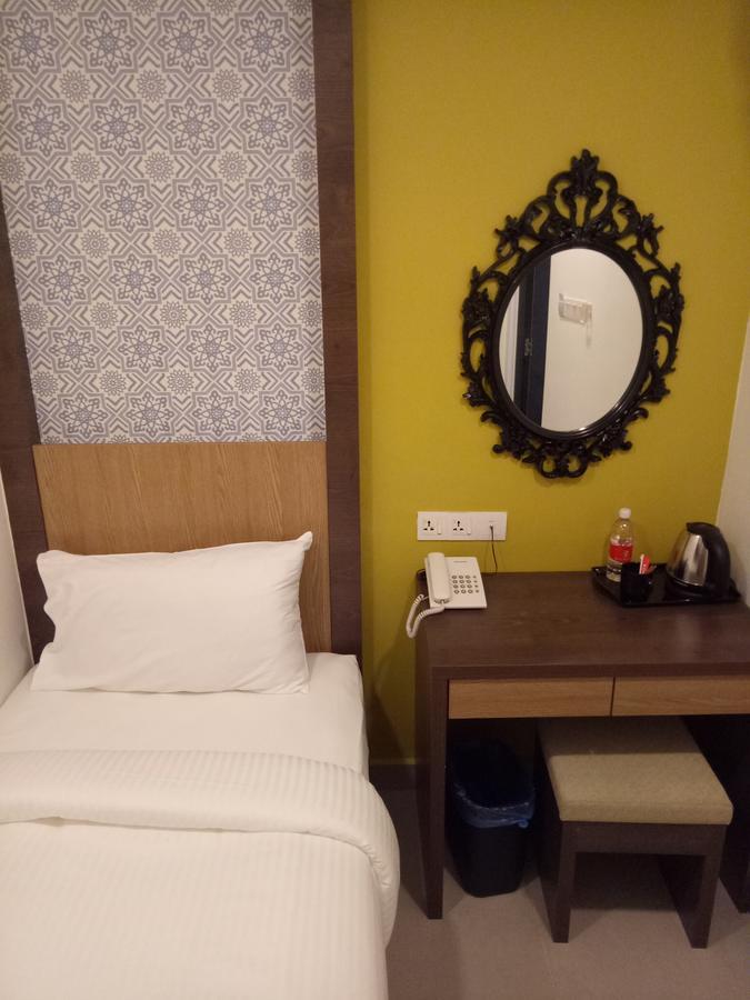 Hotel Check-In Kuala Lumpur Exterior photo